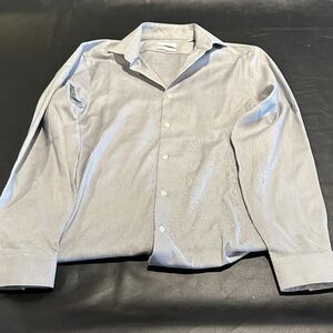 Calvin Klein slim fit dress shirt
Size 14 1/2 32/33
Black and white pinstripe